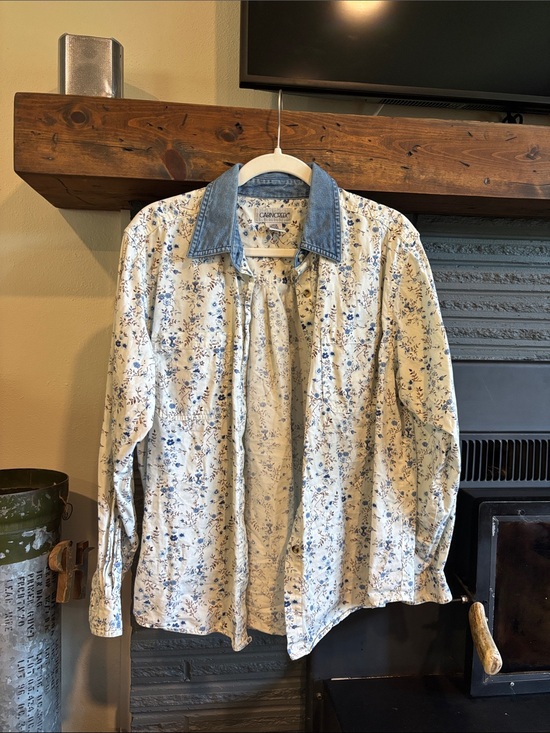 Cabin Creek Tops - Cream Floral Button-Down with Denim Collar